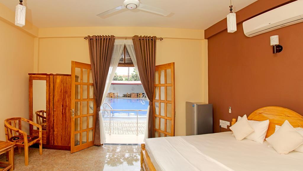 Bluewater Beach Resort Тринкомалі Номер фото
