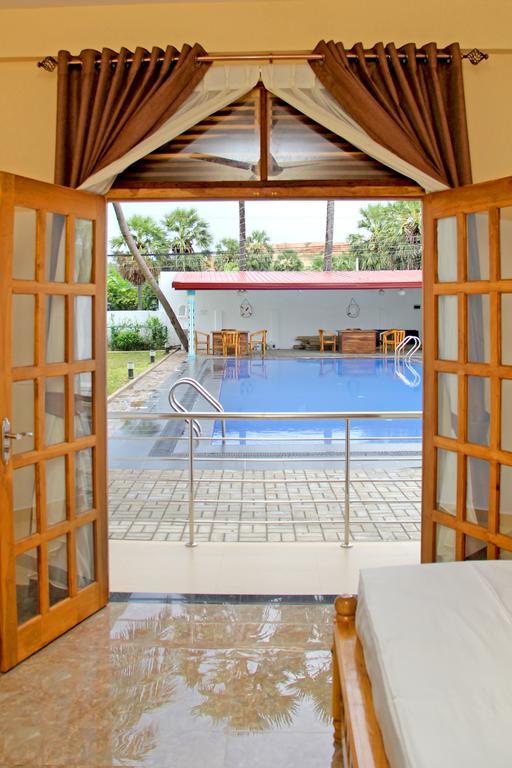 Bluewater Beach Resort Тринкомалі Номер фото