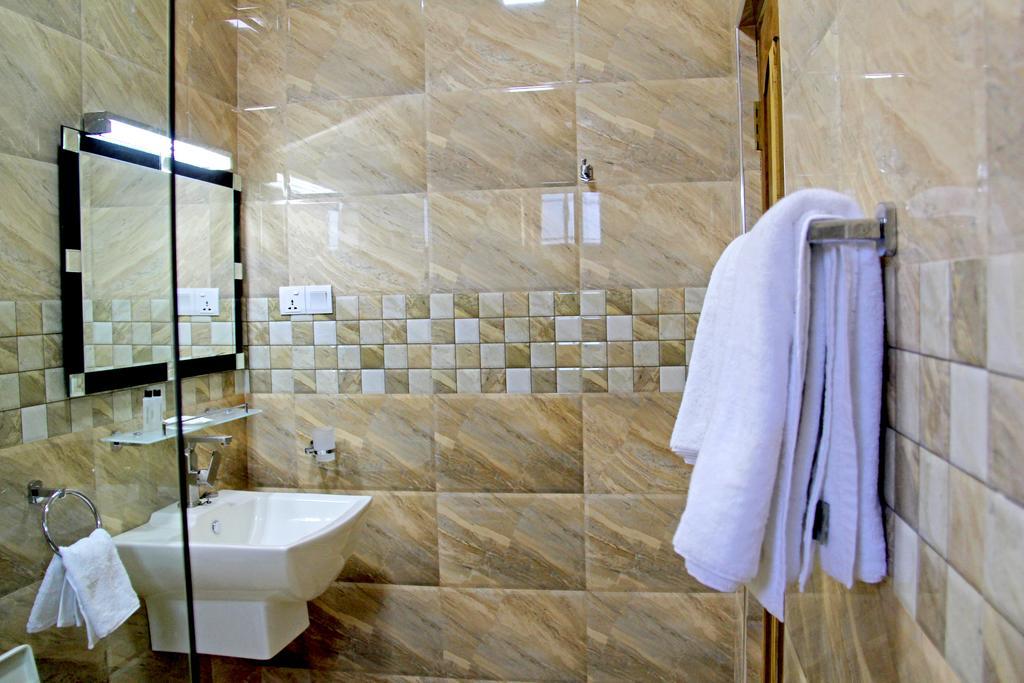 Bluewater Beach Resort Тринкомалі Номер фото