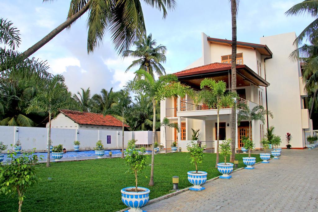 Bluewater Beach Resort Тринкомалі Екстер'єр фото